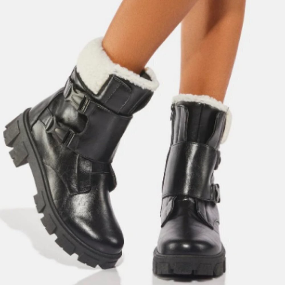 WHAT THE WEATHER  Combat Boots ( BRAND NEW !!!! )